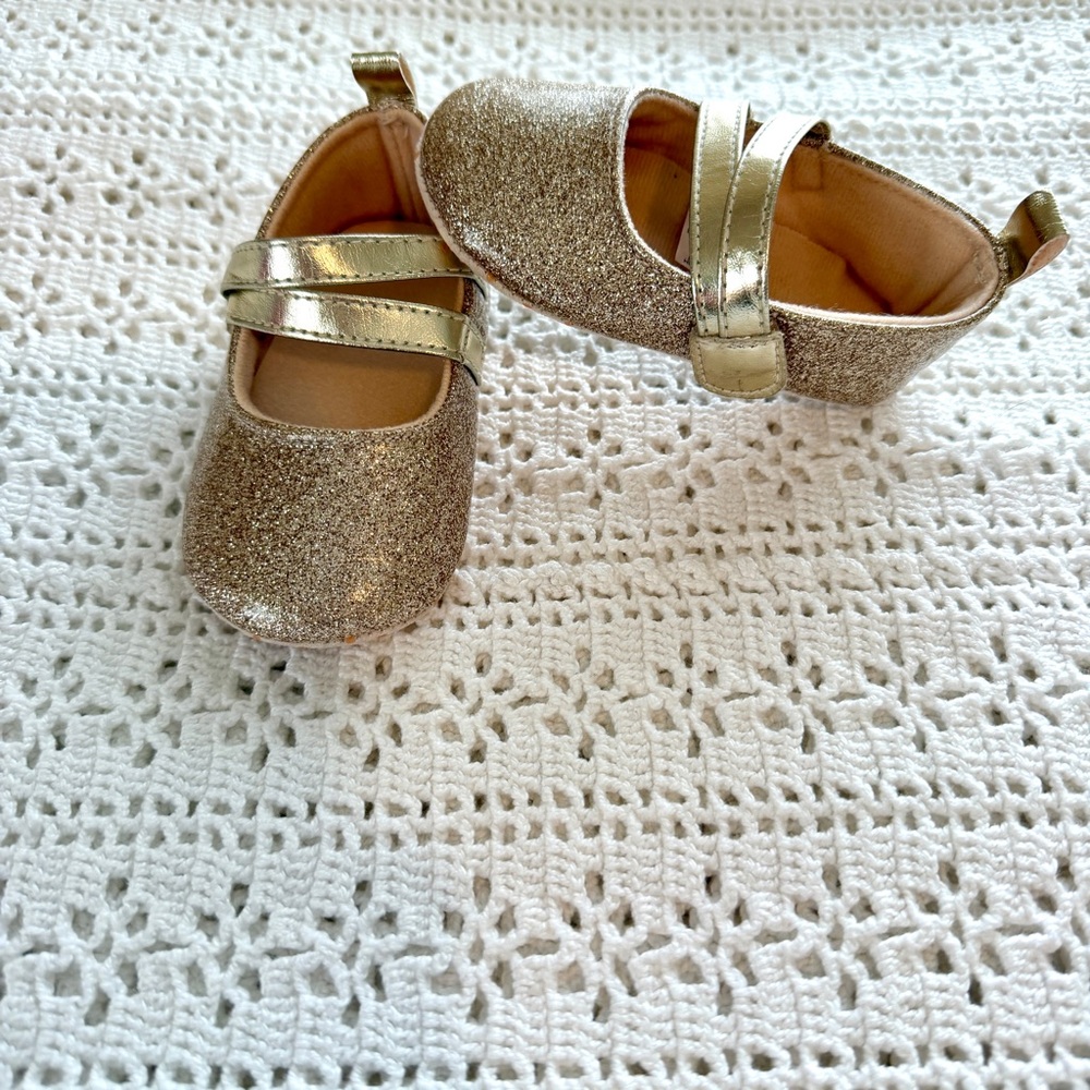 Baby Toddler Girl Red Patent Bow Mary Janes & Gold Glitter Mary Janes 9-12 Mo. - Picture 4 of 5
